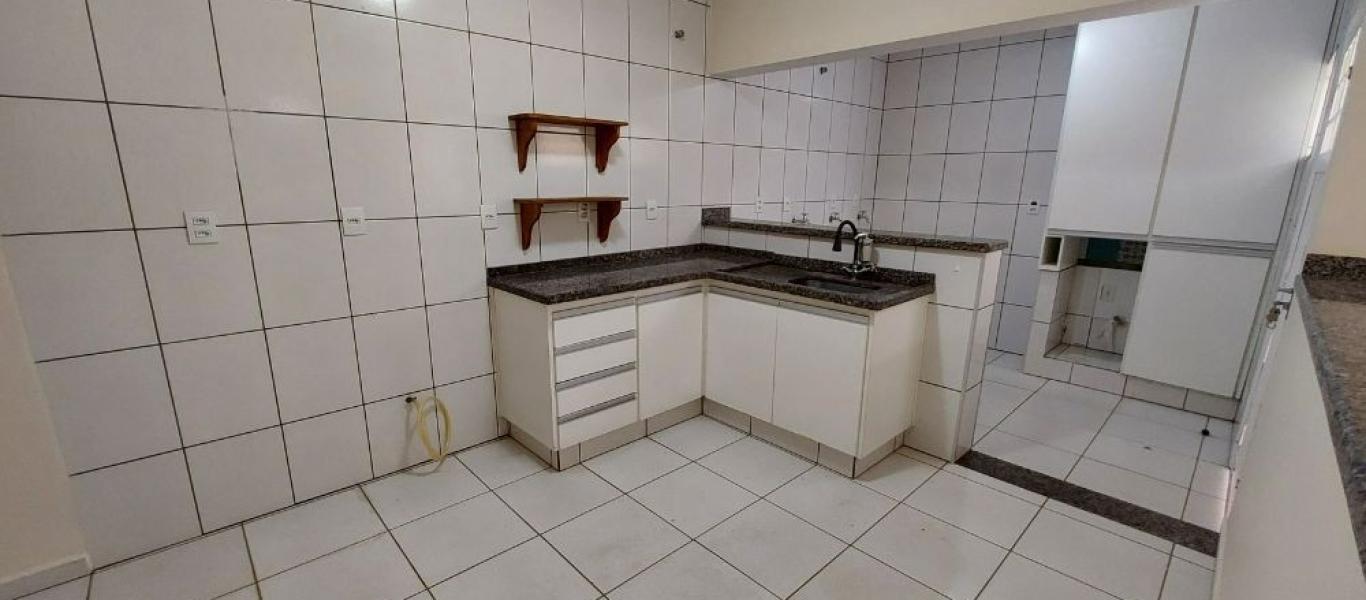 CASA NA Vila Tênis Clube em Assis