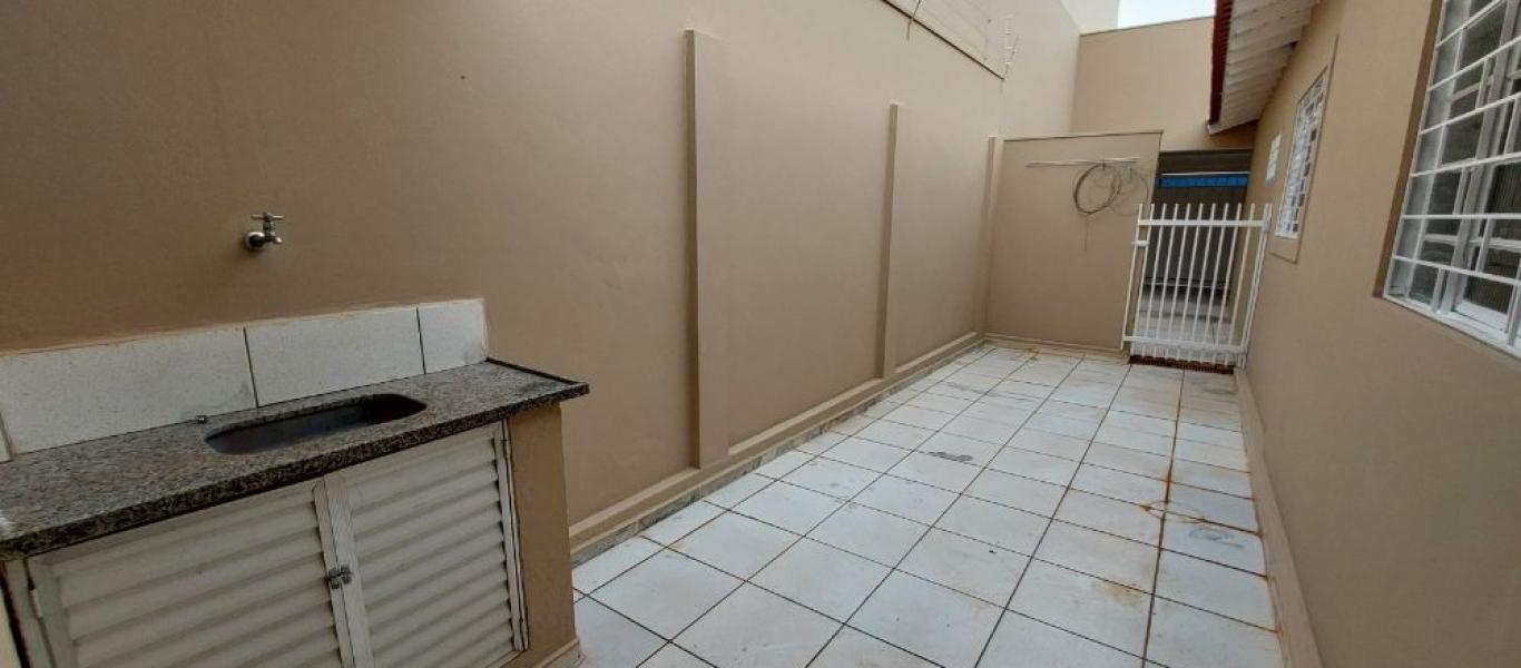 CASA NA Vila Tênis Clube em Assis
