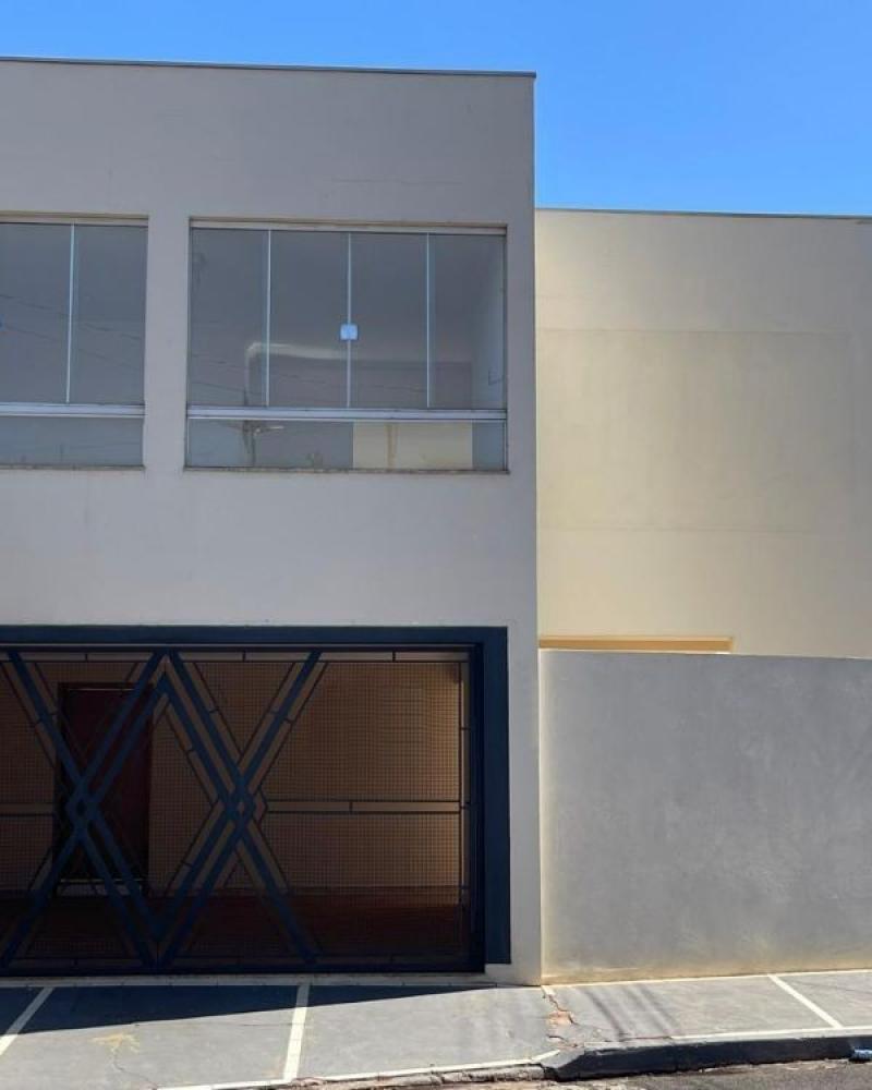 CASA NA VILA OURO VERDE em Assis