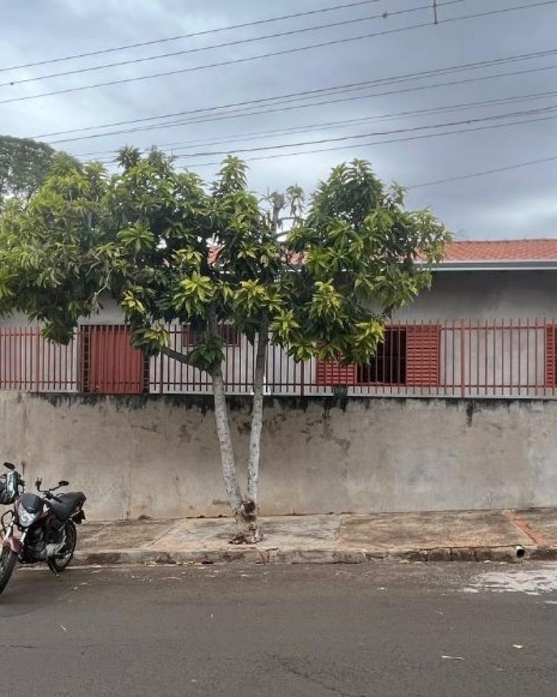 CASA NA VILA PALHARES em Assis