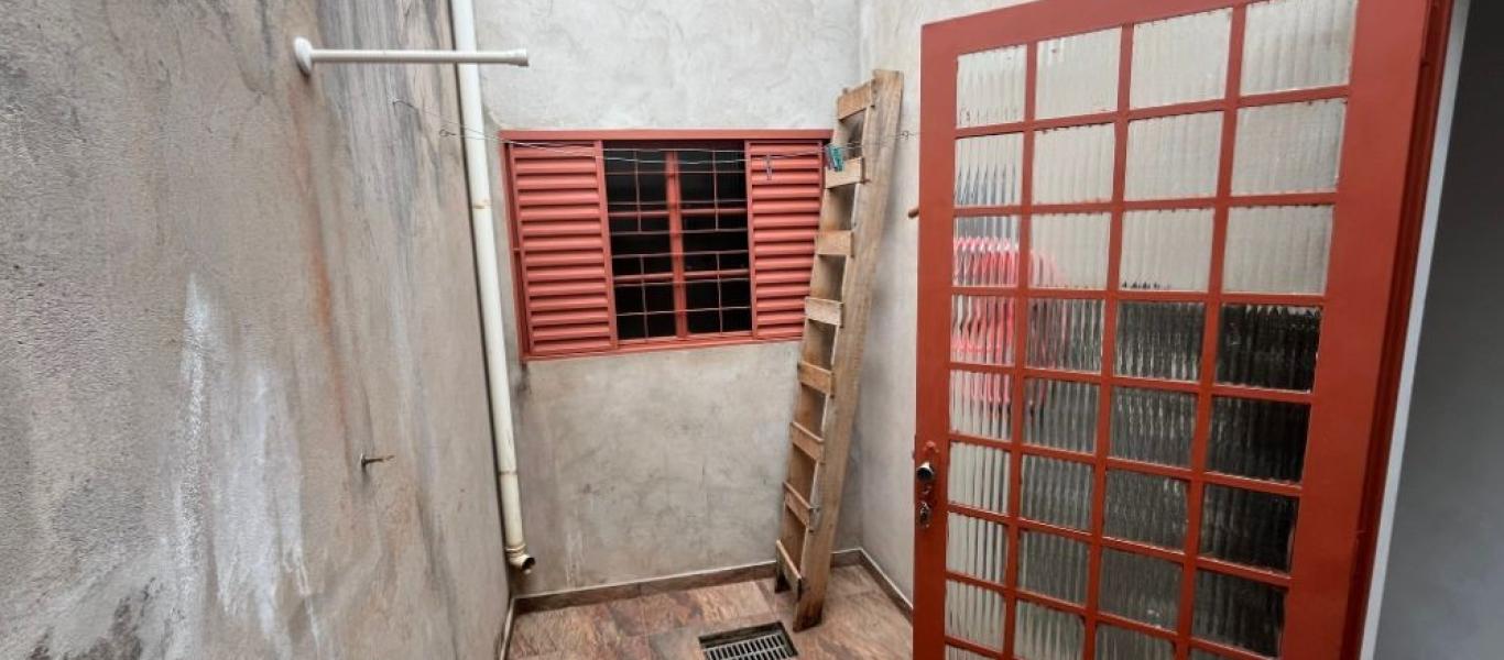 CASA NA VILA PALHARES em Assis