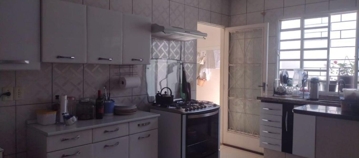 CASA NA Vila das Árvores em Tarumã