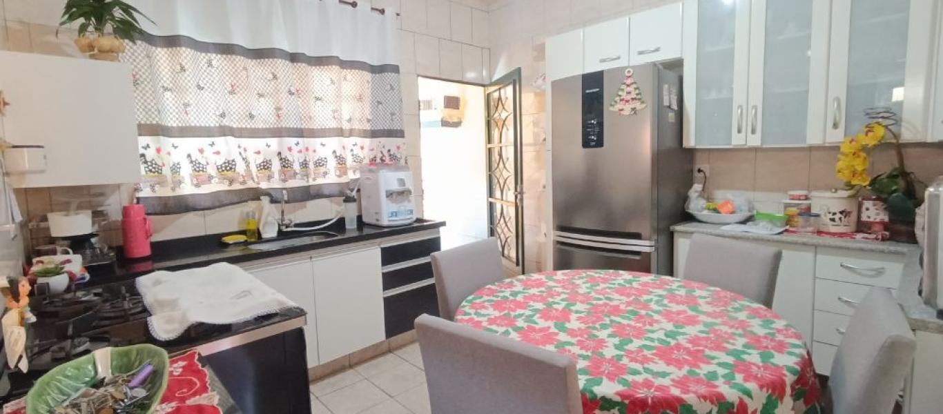 CASA NA Vila Ribeiro em Assis