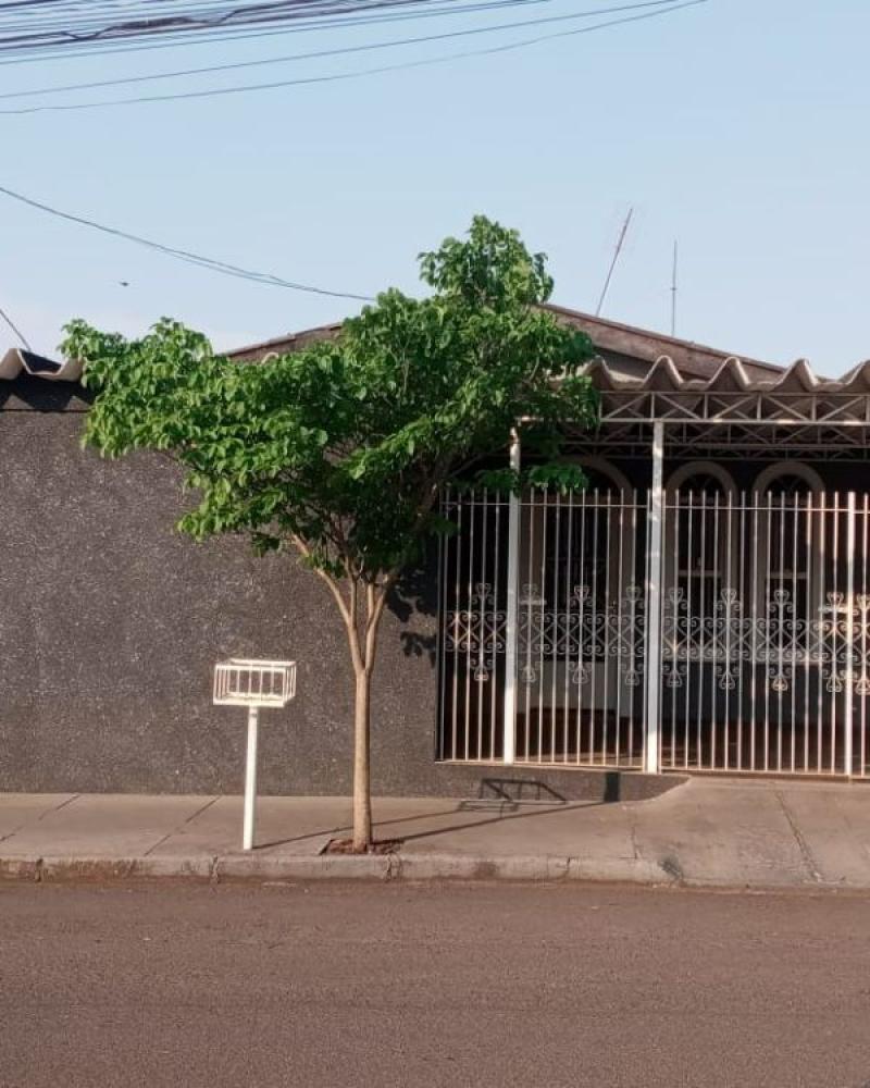 CASA NO JARDIM PARANÁ em Assis