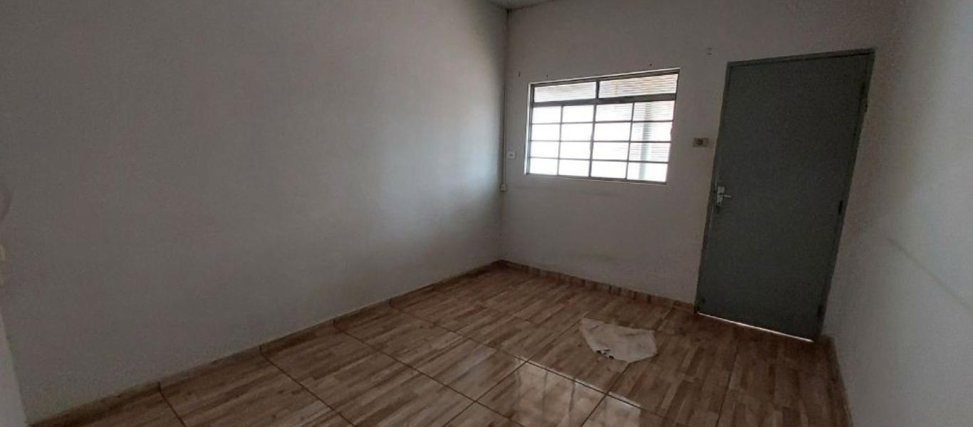 CASA NA Vila Ebenezer em Assis
