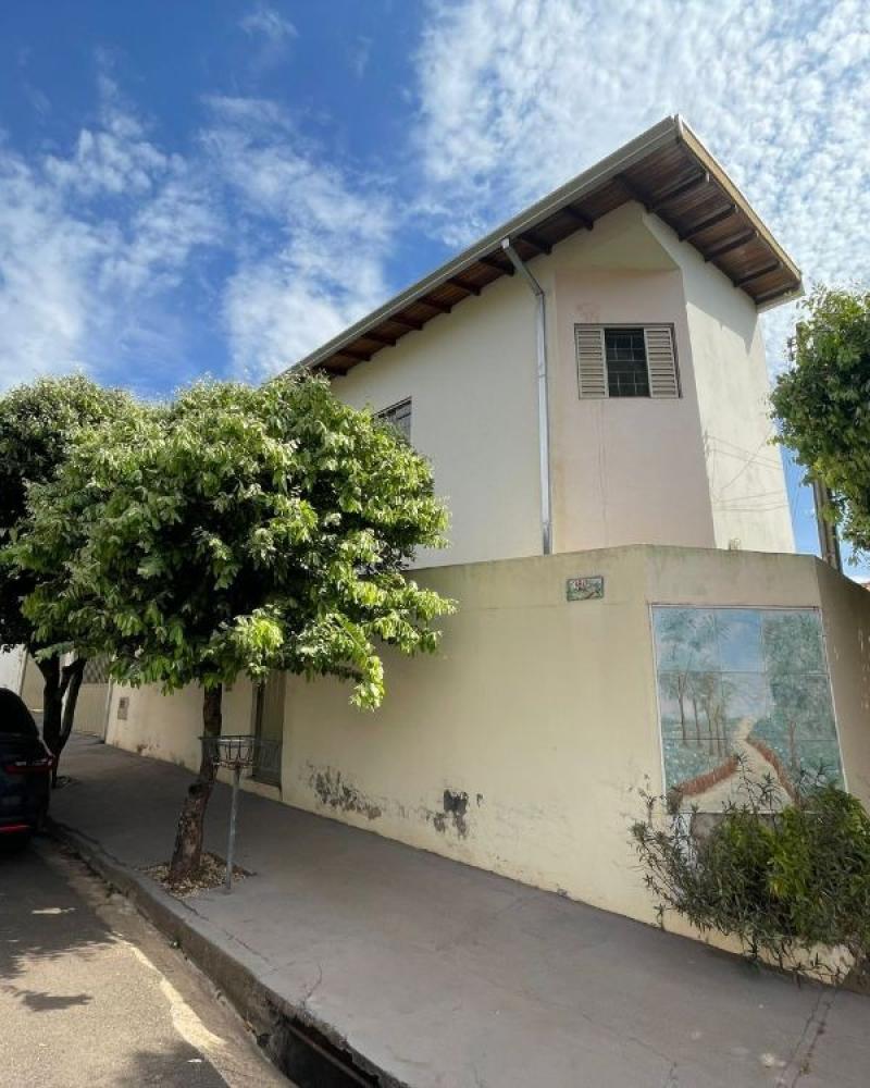 CASA NO Jardim Paulista em Assis