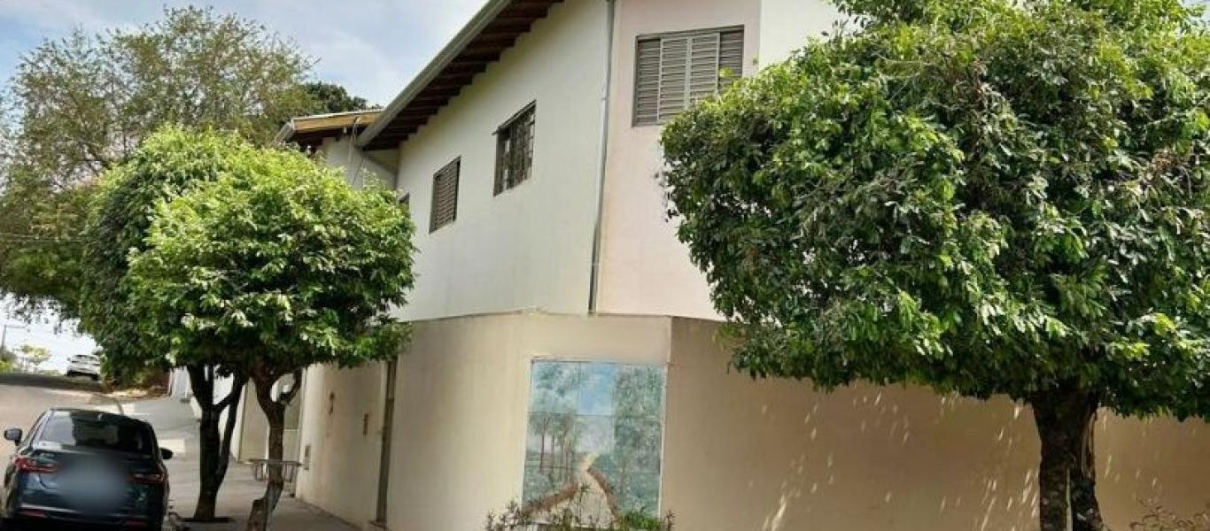 CASA NO Jardim Paulista em Assis