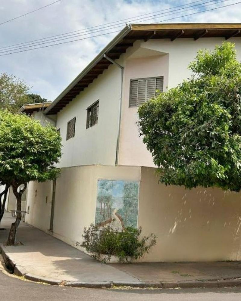 CASA NO Jardim Paulista em Assis