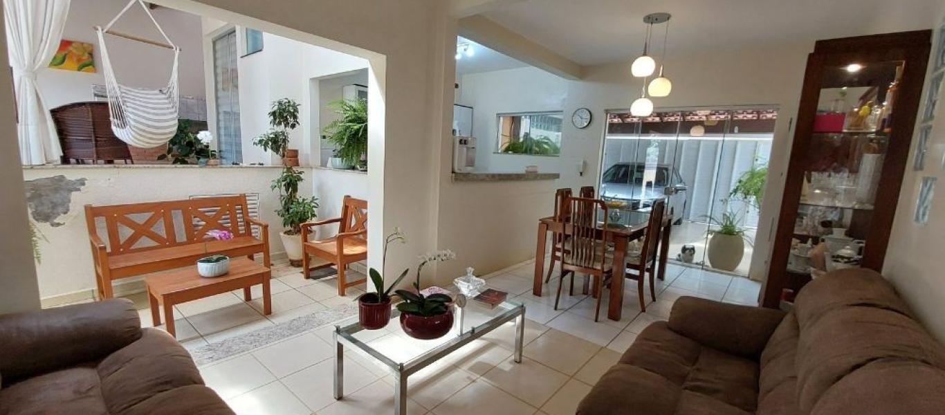 CASA NA Vila Ouro Verde em Assis
