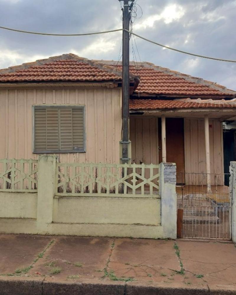 CASA NA Vila Central em Assis