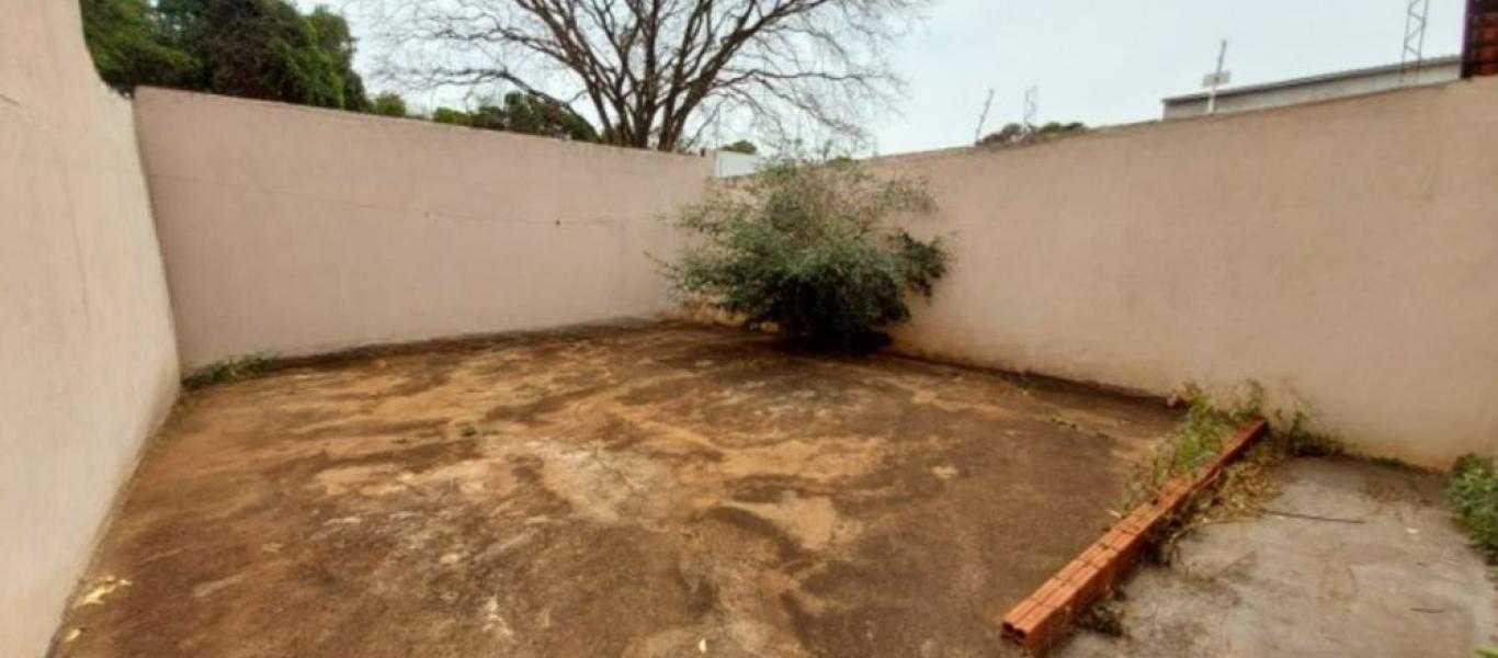 CASA NA Vila Tênis Clube em Assis