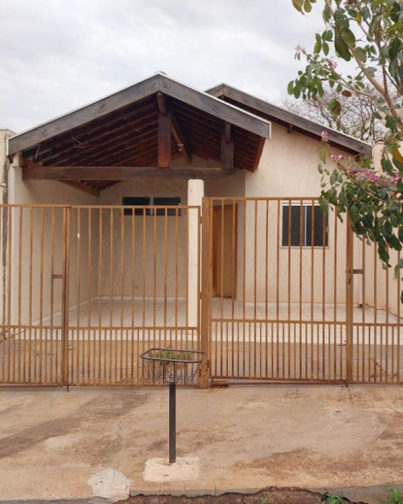 CASA NA Vila Tênis Clube em Assis