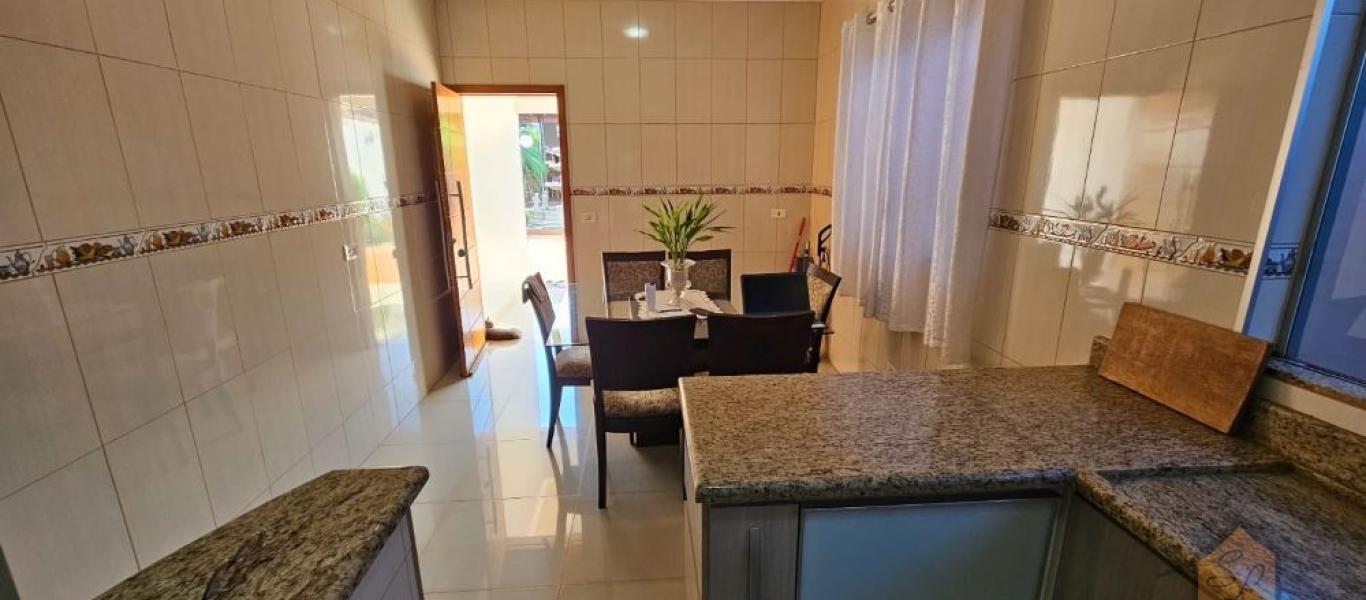 CASA NA VILA DAS ÁRVORES em Tarumã