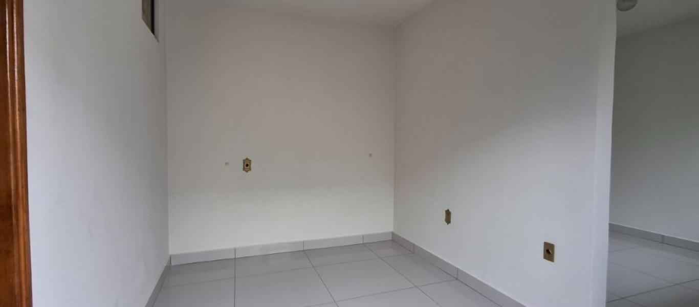 CASA NA Vila Ebenezer em Assis