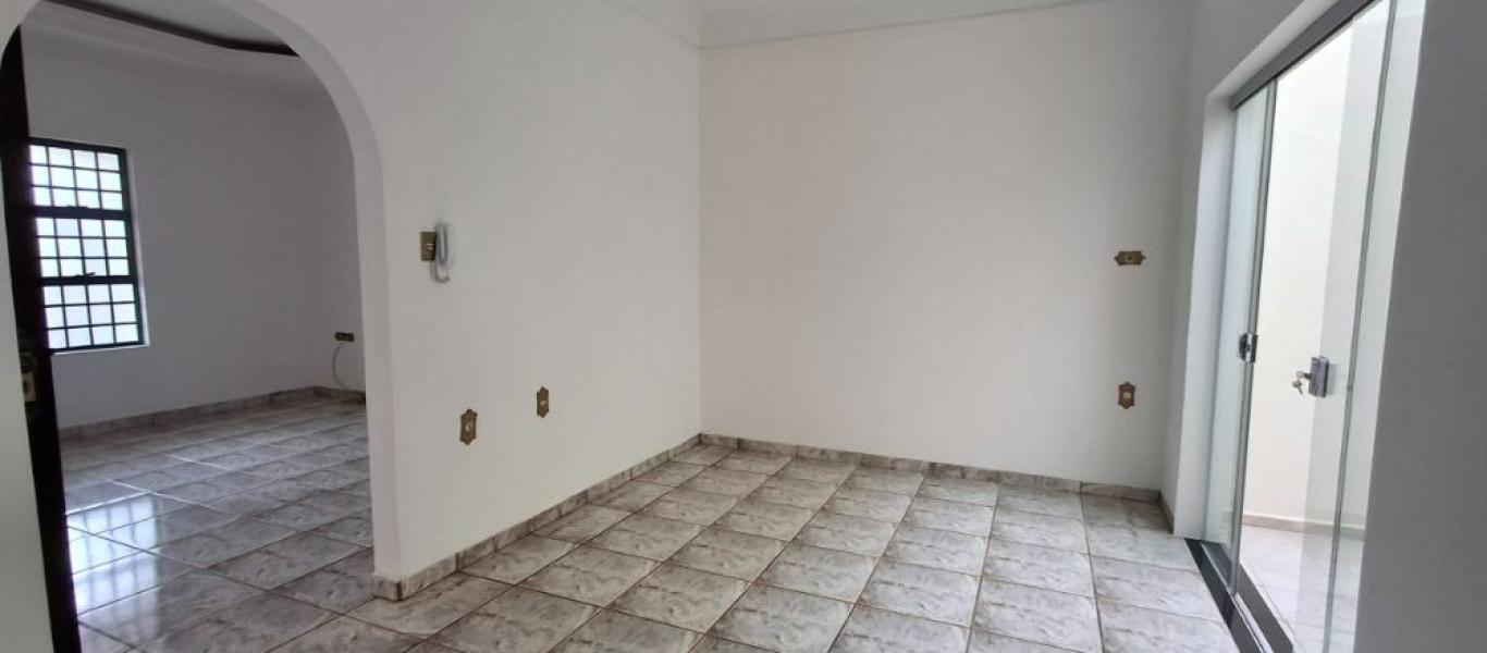 CASA NA Vila Ebenezer em Assis