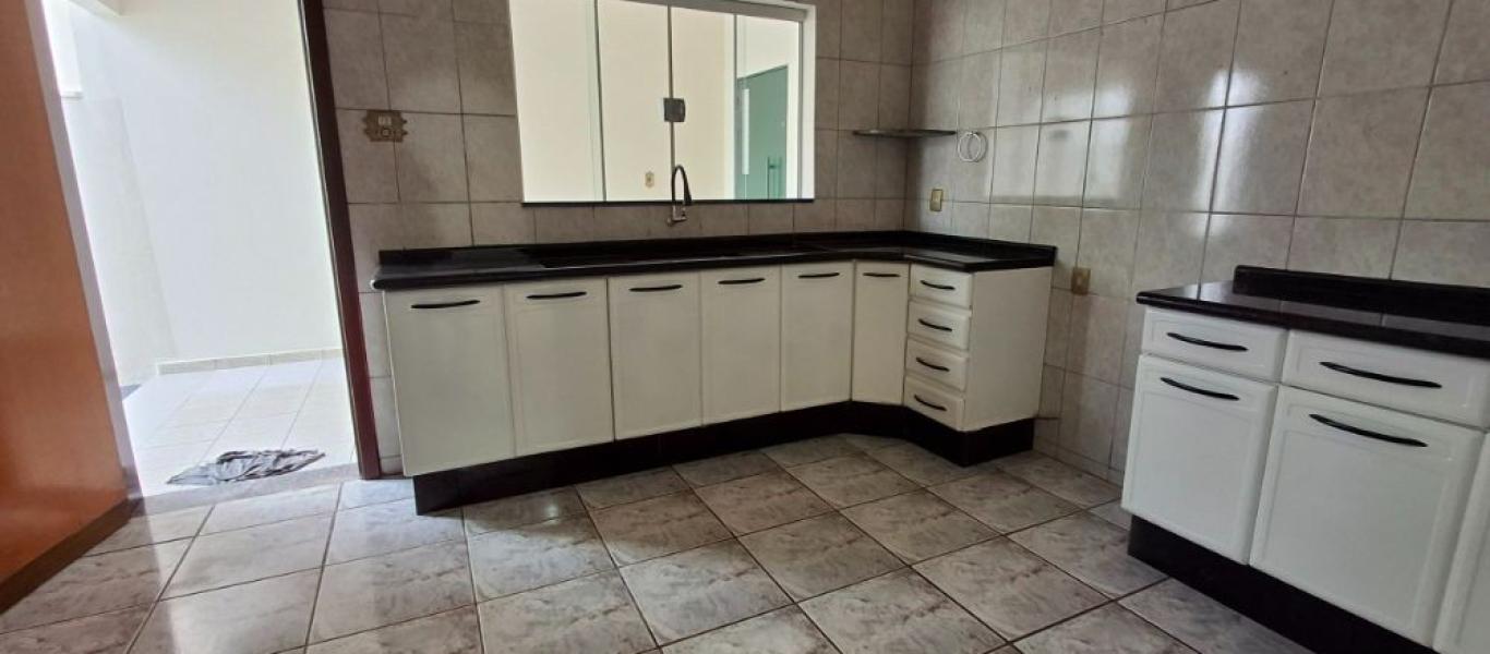 CASA NA Vila Ebenezer em Assis