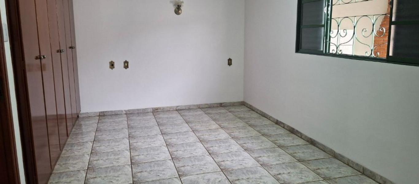 CASA NA Vila Ebenezer em Assis