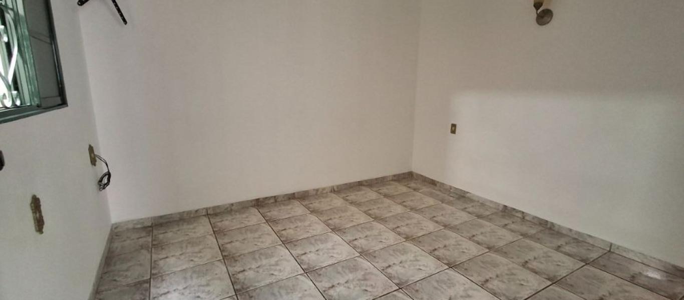 CASA NA Vila Ebenezer em Assis