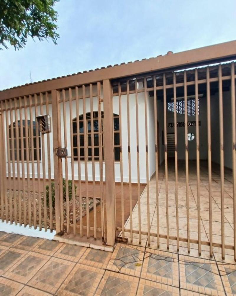 CASA NA Vila Fiuza em Assis