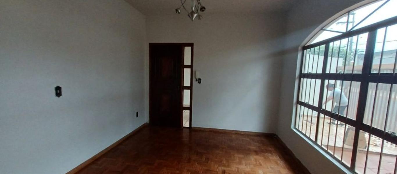 CASA NA Vila Fiuza em Assis