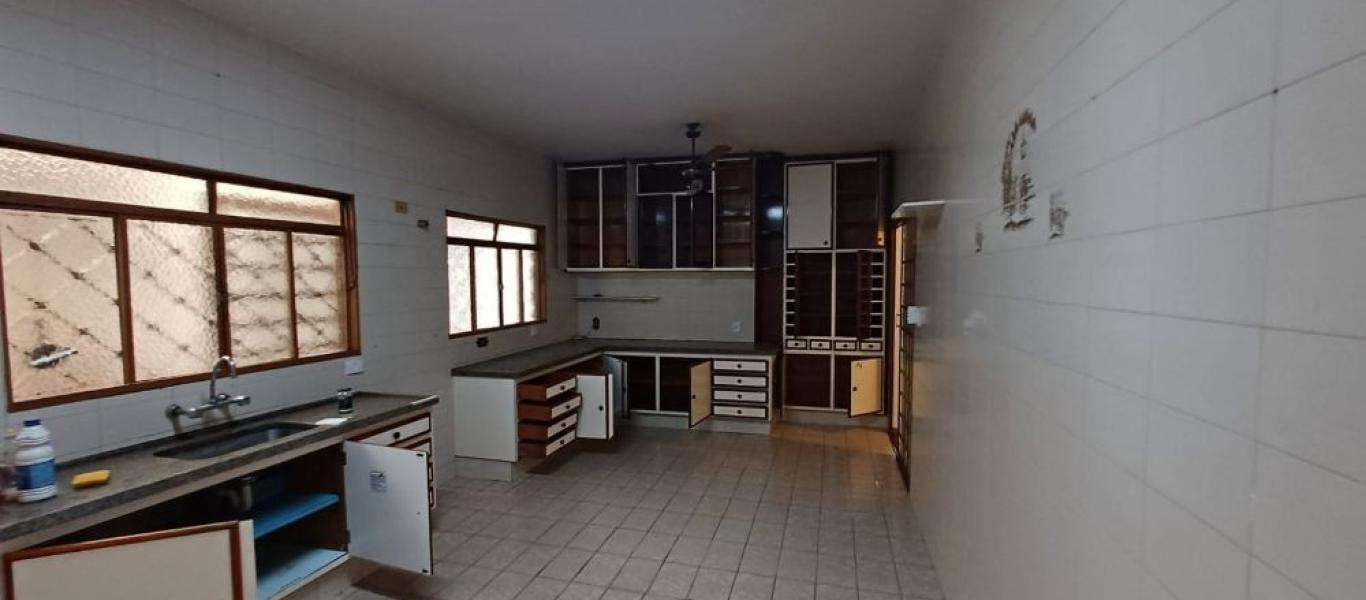 CASA NA Vila Fiuza em Assis