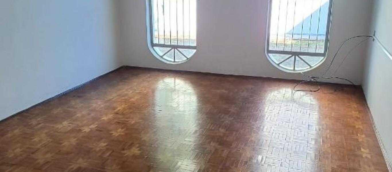 CASA NA Vila Central em Assis
