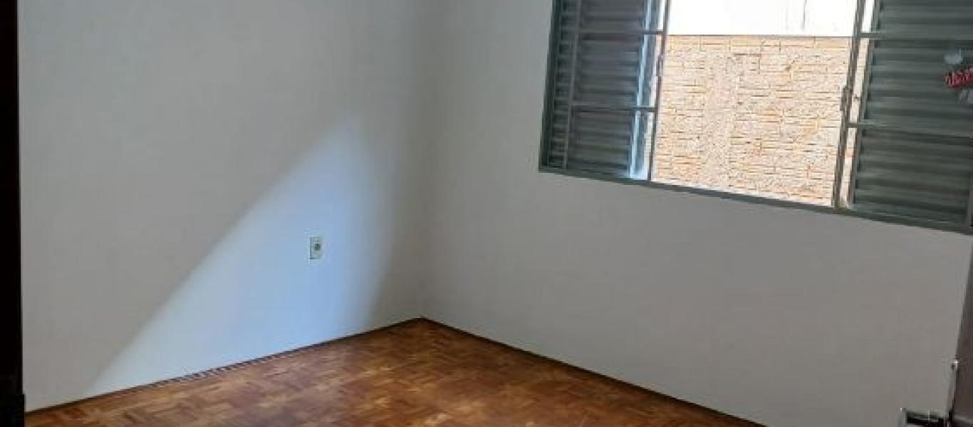 CASA NA Vila Central em Assis