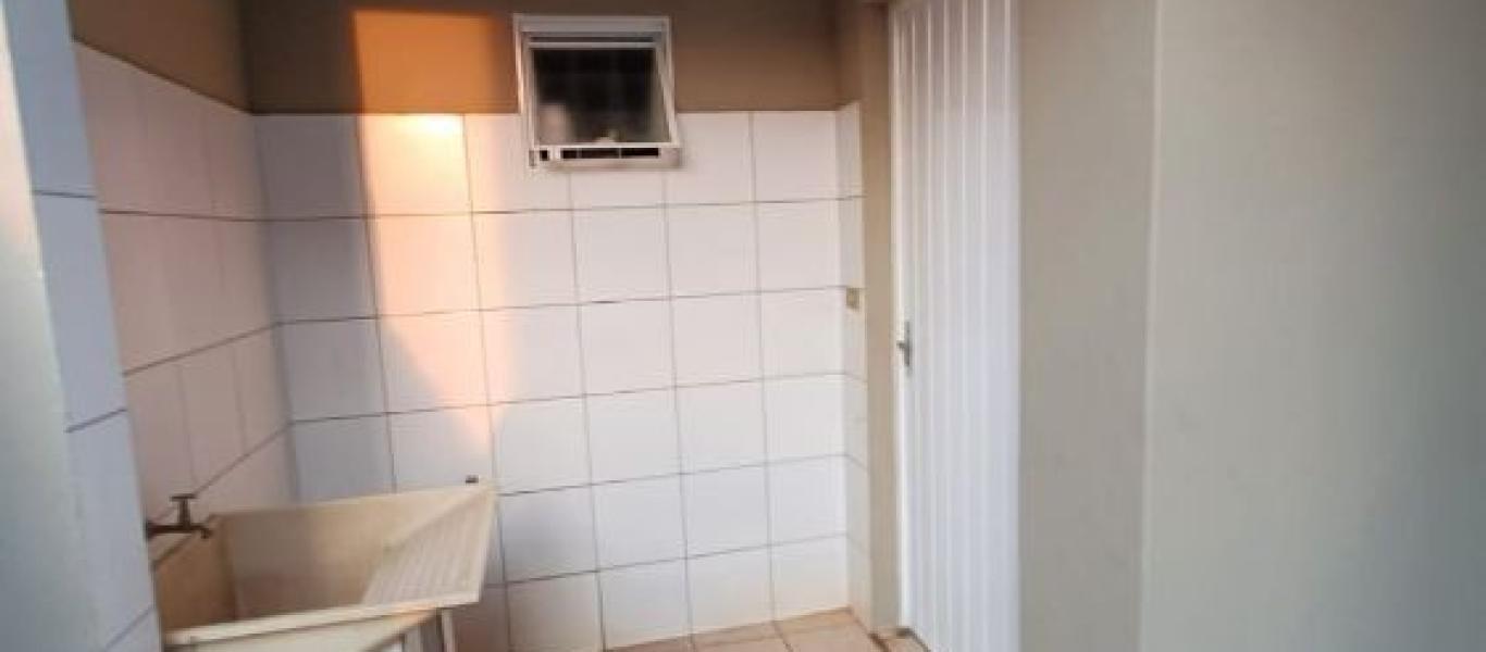 CASA NA Conjunto Habitacional Irmã Catarina em Assis