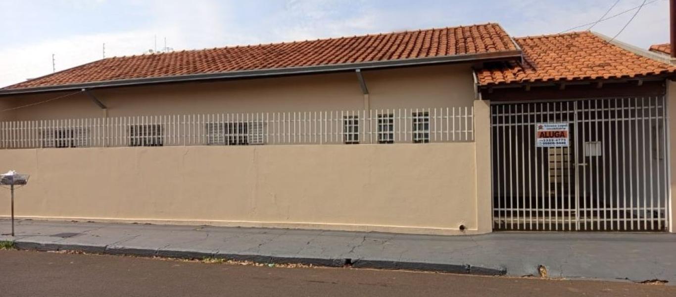 CASA NA Vila Tênis Clube em Assis