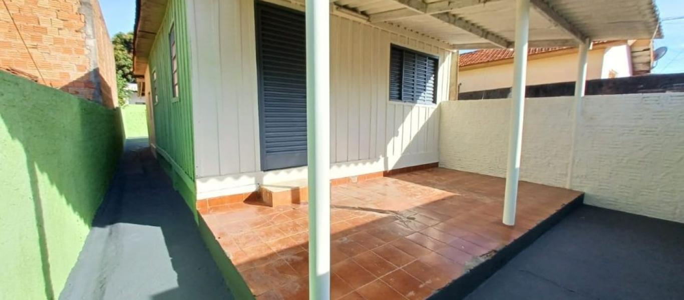 CASA NA Vila Tênis Clube em Assis