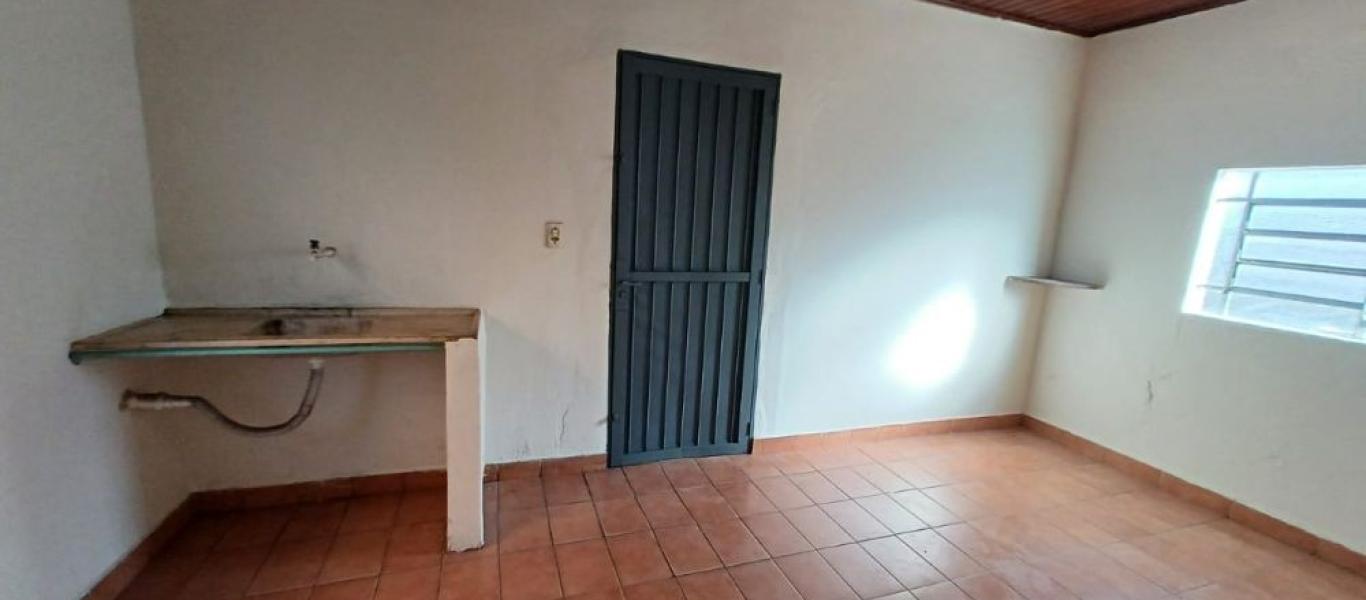 CASA NA Vila Tênis Clube em Assis