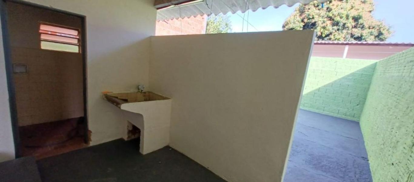 CASA NA Vila Tênis Clube em Assis